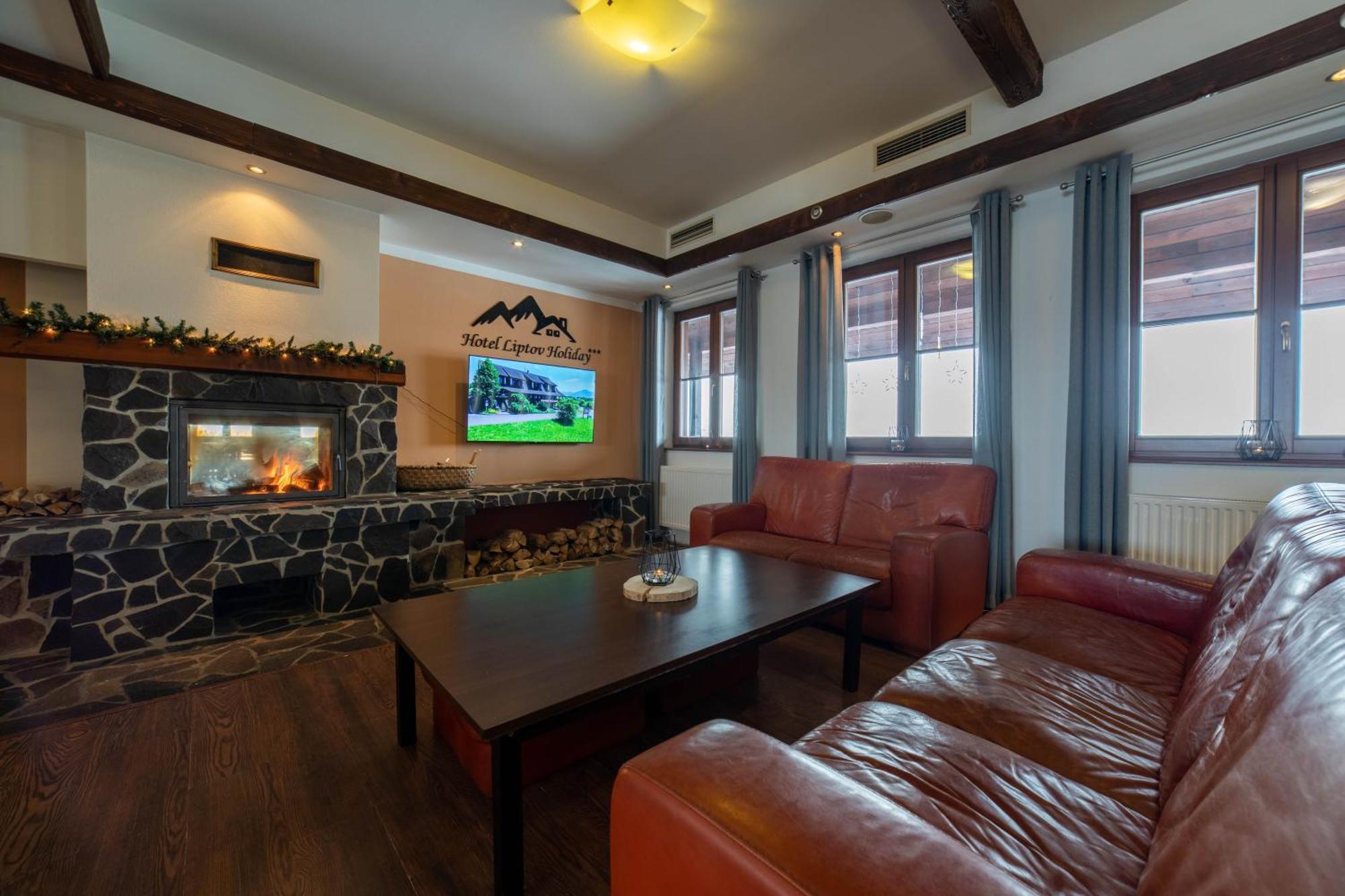 Hotel Liptov Holiday *** Liptovsky Trnovec Exterior photo